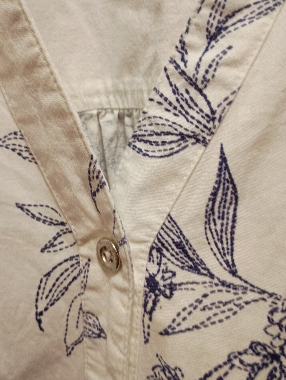 Canyon Retreat Light White / Navy Floral Button-Down Shirt - Contemporary Casual - Picture 3 of 6